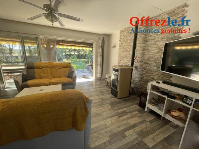Propriété 5 pièces  Maison 130 m² avec grand terrain et piscine à Sonville