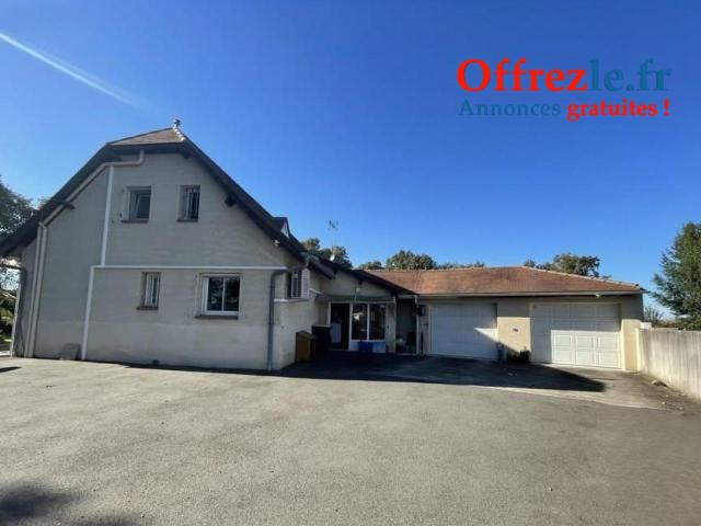 Propriété 5 pièces  Maison 130 m² avec grand terrain et piscine à Sonville