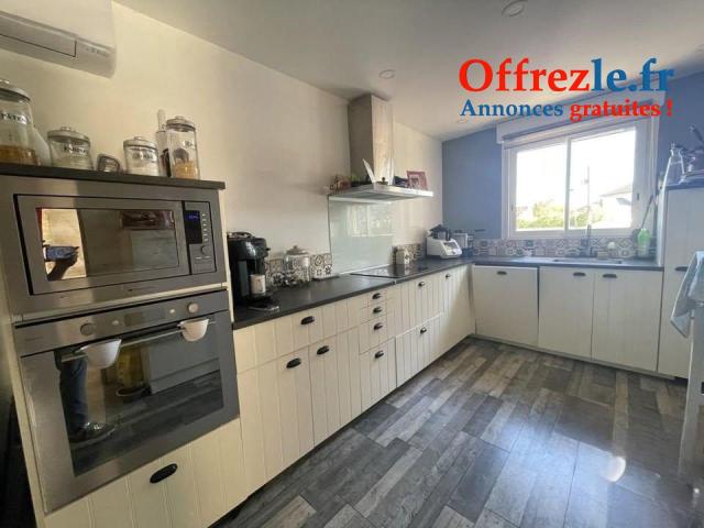 Propriété 5 pièces  Maison 130 m² avec grand terrain et piscine à Sonville - 10