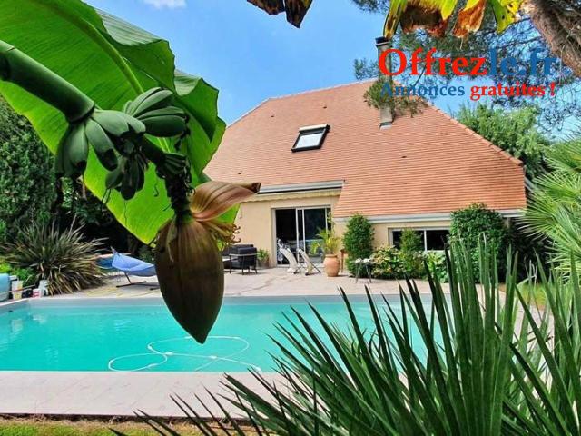 Conviviale maison avec piscine implantée dans un havre de verdure