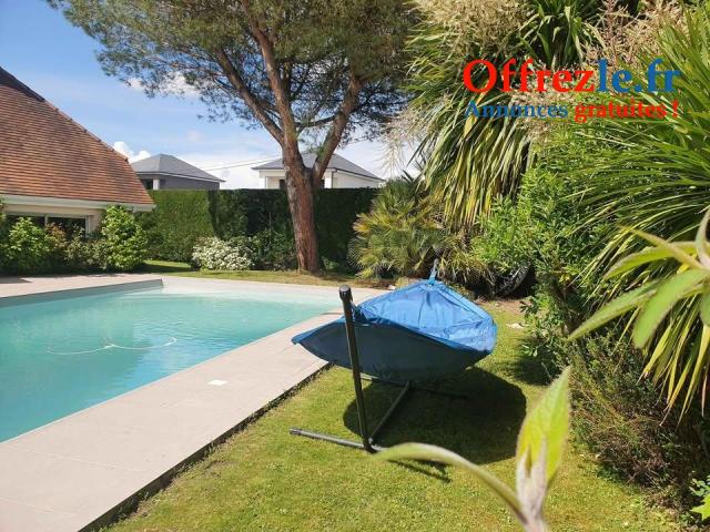 Conviviale maison avec piscine implantée dans un havre de verdure - 6