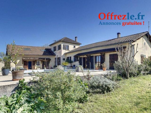 BELLE PROPRIETE DE 22 HA  AVEC MAISON D'HABITATION EN PERIGORD BLANC