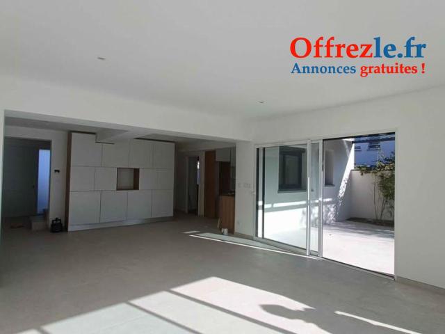 Maison entièrement rénovée d'environ 130 m2 habitable. Parcelle de 350 m2.