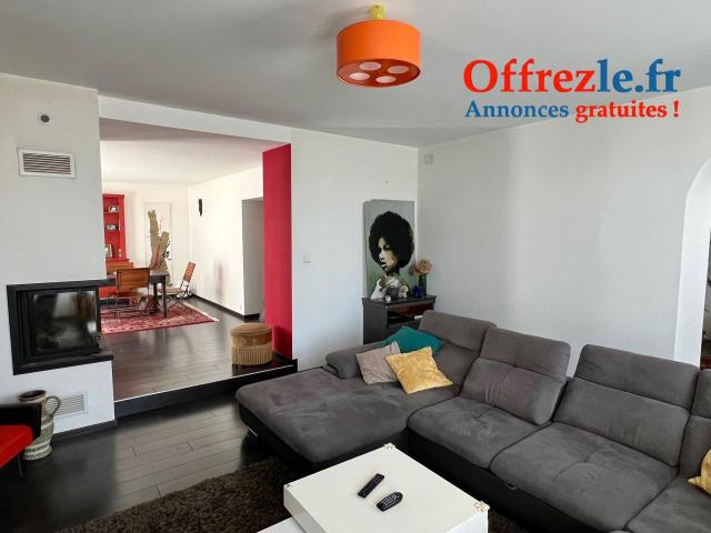Maison 186m2 et appartement T2 loué, terrain 734m2 et piscine