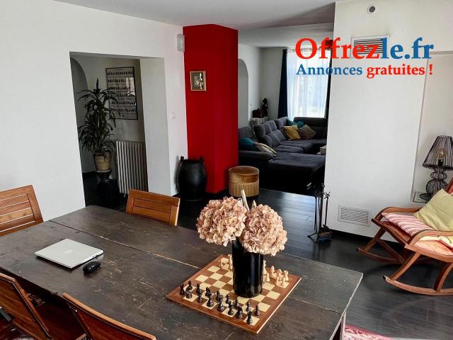 Maison 186m2 et appartement T2 loué, terrain 734m2 et piscine