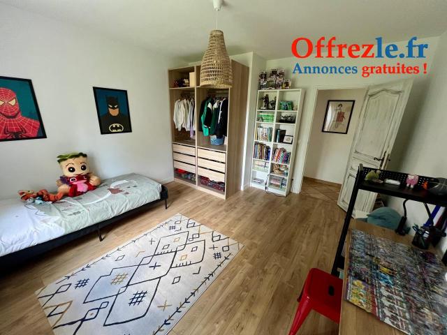 Maison 168m2, garage triple 70m2, piscine, sur terrain de 2054m2