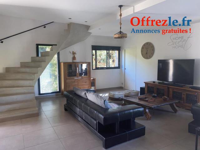 VILLA ATYPIQUE À OSSATURE BOIS
